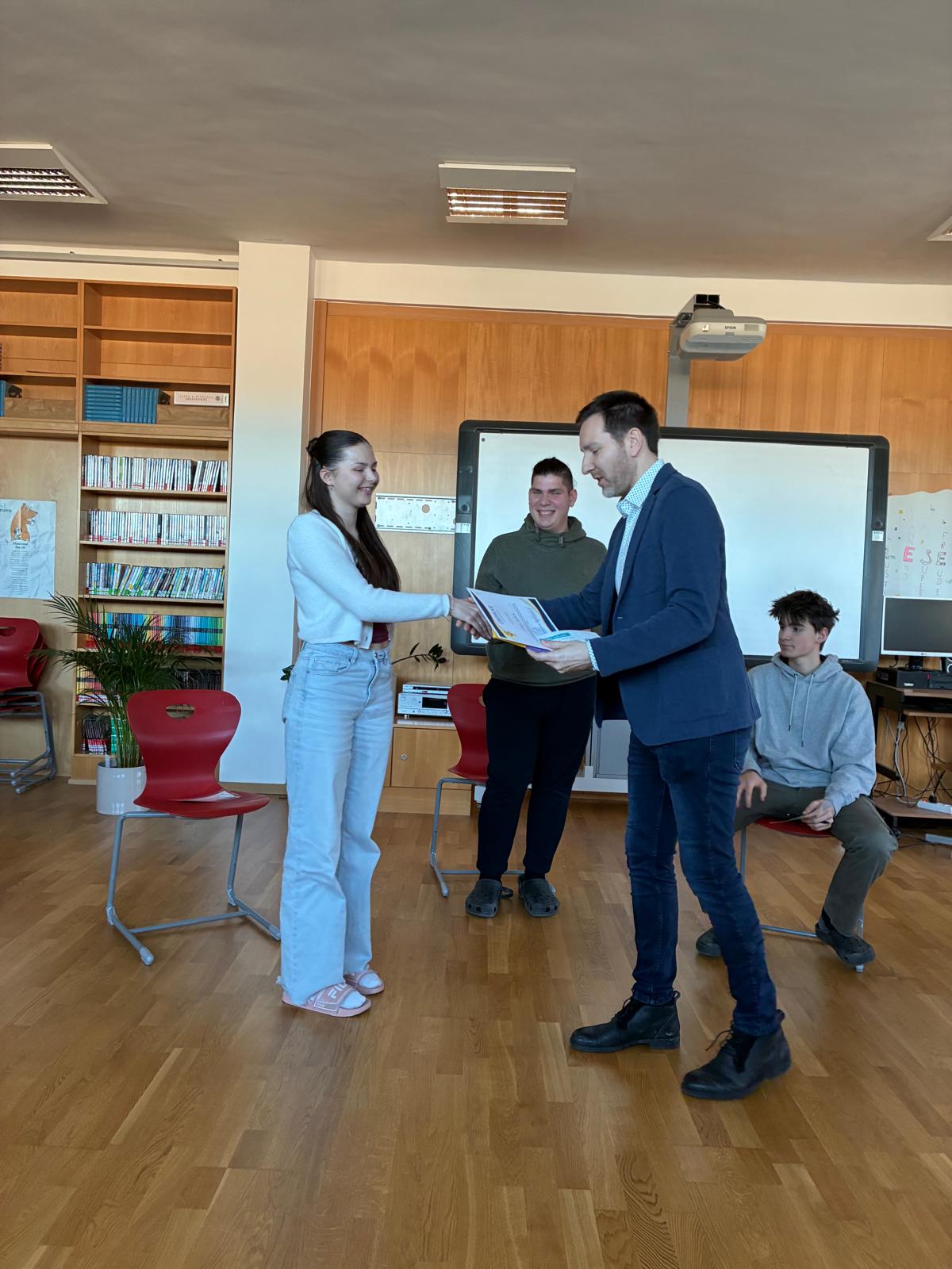 051dd5b4-893a-4db7-87b2-e2c52d887ce1