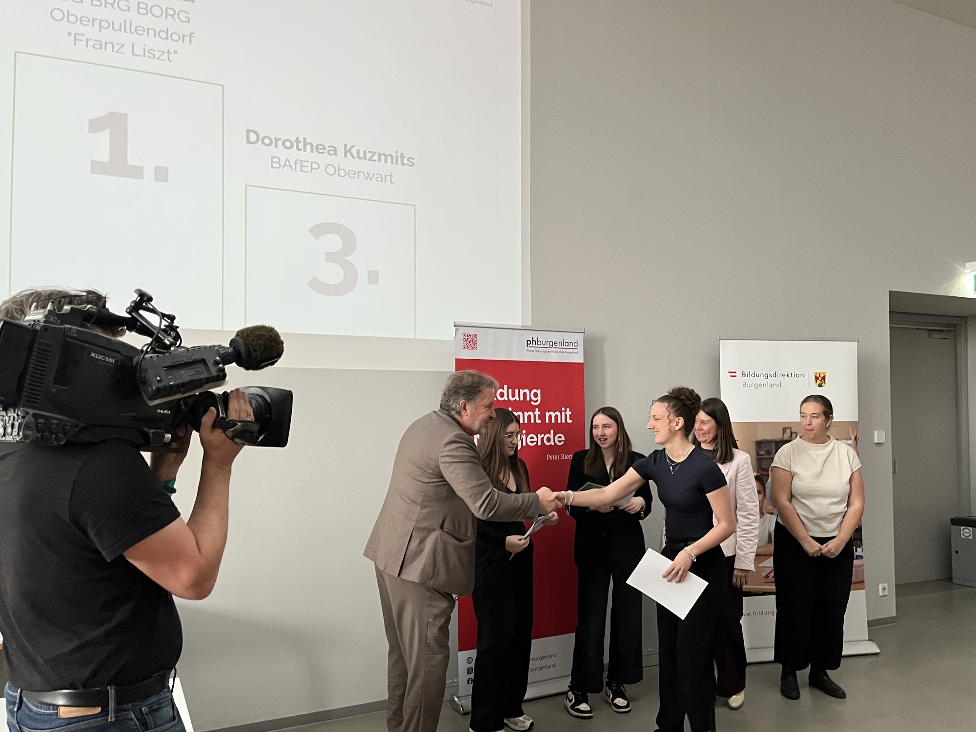 3_Bildungsdirektor Lehner gratuliert